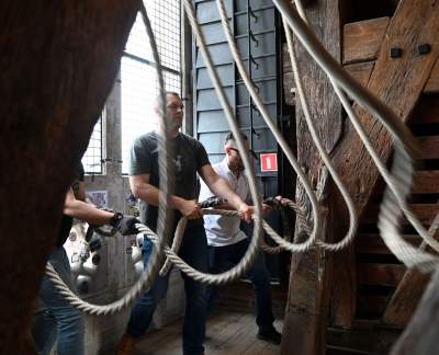 Dzwon Zygmunta zagrzmiał w południe dla papieża Franciszka - zdjęcie 20