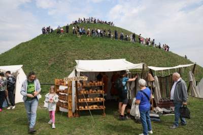 Rewelacyjna zabawa na kopcu Krakusa. Rękawka 2025 - zdjęcie 15