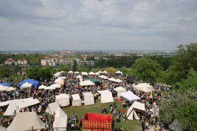 Rewelacyjna zabawa na kopcu Krakusa. Rękawka 2025 - zdjęcie 20