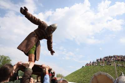 Rewelacyjna zabawa na kopcu Krakusa. Rękawka 2025 - zdjęcie 31