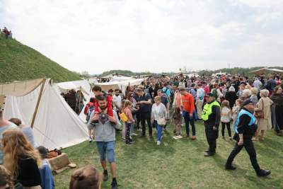 Rewelacyjna zabawa na kopcu Krakusa. Rękawka 2025 - zdjęcie 7