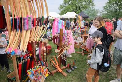 Rewelacyjna zabawa na kopcu Krakusa. Rękawka 2025 - zdjęcie 3