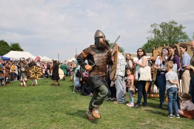 Rewelacyjna zabawa na kopcu Krakusa. Rękawka 2025 - zdjęcie 25