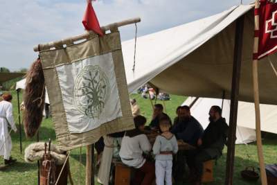 Rewelacyjna zabawa na kopcu Krakusa. Rękawka 2025 - zdjęcie 16