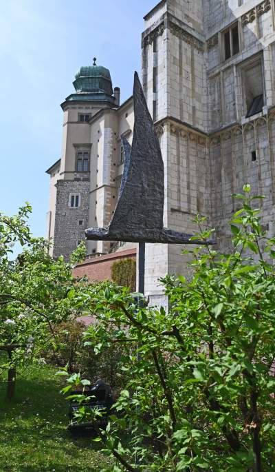 Współczesne rzeźby w ogrodach wawelskich, oryginalna wystawa - zdjęcie 14