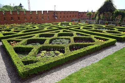 Współczesne rzeźby w ogrodach wawelskich, oryginalna wystawa - zdjęcie 7