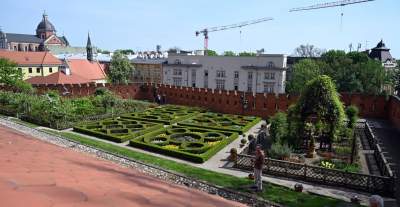 Współczesne rzeźby w ogrodach wawelskich, oryginalna wystawa - zdjęcie 26