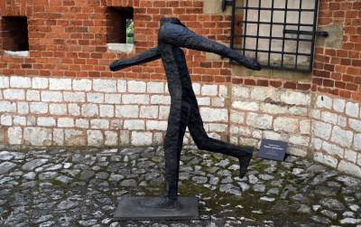 Współczesne rzeźby w ogrodach wawelskich, oryginalna wystawa - zdjęcie 1