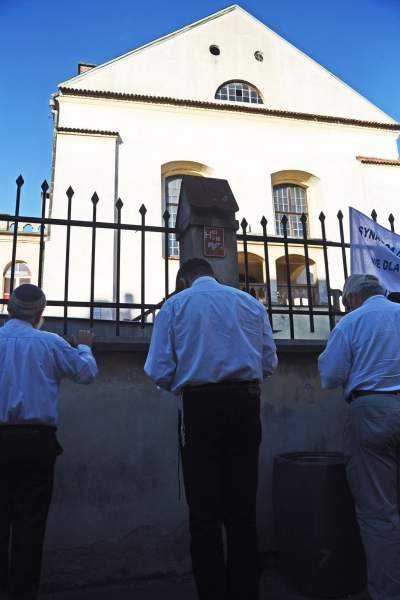 Środa wieczorem przed synagogą Izaaka - zdjęcie 13