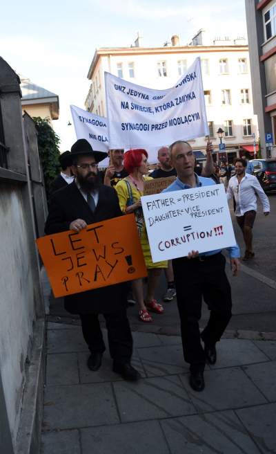 Środa wieczorem przed synagogą Izaaka - zdjęcie 29