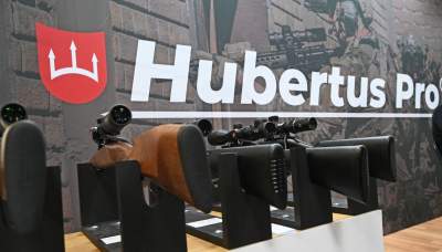 Zabawy dzieci z bronią na targach myśliwych w Krakowie, protesty aktywistów - zdjęcie 8