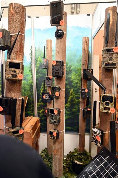 Zabawy dzieci z bronią na targach myśliwych w Krakowie, protesty aktywistów - zdjęcie 20