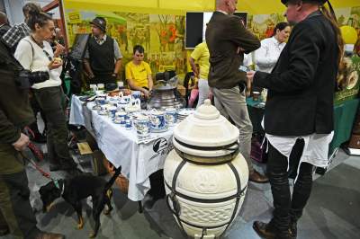 Zabawy dzieci z bronią na targach myśliwych w Krakowie, protesty aktywistów - zdjęcie 17