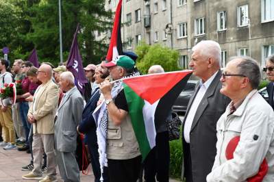 Pierwszomajowa manifestacja pod Pomnikiem Czynu Zbrojnego Proletariatu Krakowa - zdjęcie 10