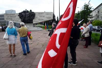 Pierwszomajowa manifestacja pod Pomnikiem Czynu Zbrojnego Proletariatu Krakowa - zdjęcie 1