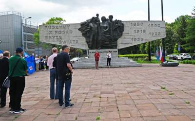 Pierwszomajowa manifestacja pod Pomnikiem Czynu Zbrojnego Proletariatu Krakowa - zdjęcie 13