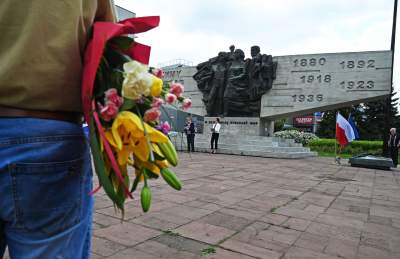 Pierwszomajowa manifestacja pod Pomnikiem Czynu Zbrojnego Proletariatu Krakowa - zdjęcie 4