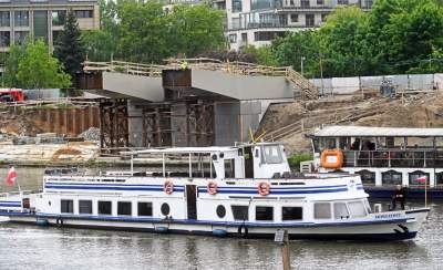Trwa budowa kładki pieszo rowerowej z Kazimierza na Ludwinów - zdjęcie 10