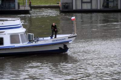 Trwa budowa kładki pieszo rowerowej z Kazimierza na Ludwinów - zdjęcie 12