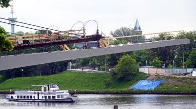 Trwa budowa kładki pieszo rowerowej z Kazimierza na Ludwinów - zdjęcie 6