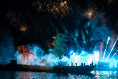 Rewelacyjny pokaz pod Wawelem, smokom towarzyszył królewski orszak - zdjęcie 22