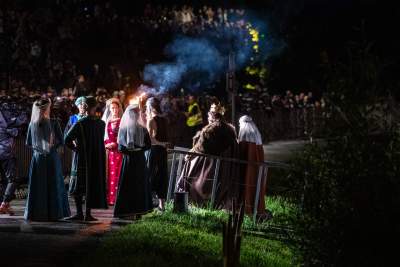 Rewelacyjny pokaz pod Wawelem, smokom towarzyszył królewski orszak - zdjęcie 11