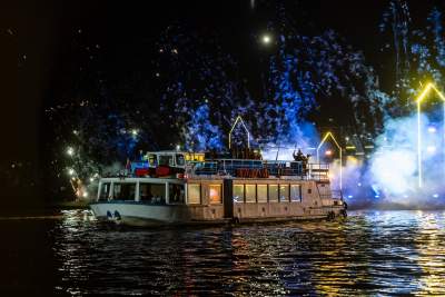 Rewelacyjny pokaz pod Wawelem, smokom towarzyszył królewski orszak - zdjęcie 36