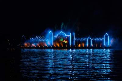 Rewelacyjny pokaz pod Wawelem, smokom towarzyszył królewski orszak - zdjęcie 10