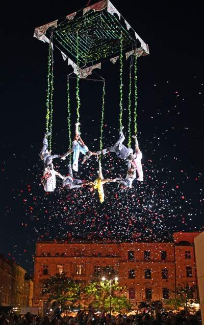 Podniebny spektakl na Rynku Głównym w Krakowie. Rewelacja! - zdjęcie 29