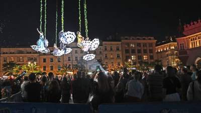 Podniebny spektakl na Rynku Głównym w Krakowie. Rewelacja! - zdjęcie 33