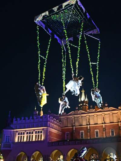 Podniebny spektakl na Rynku Głównym w Krakowie. Rewelacja! - zdjęcie 20