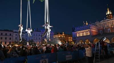Podniebny spektakl na Rynku Głównym w Krakowie. Rewelacja! - zdjęcie 7