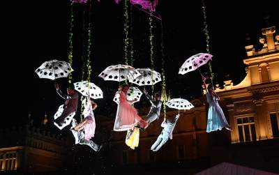 Podniebny spektakl na Rynku Głównym w Krakowie. Rewelacja! - zdjęcie 36