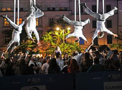 Podniebny spektakl na Rynku Głównym w Krakowie. Rewelacja! - zdjęcie 5