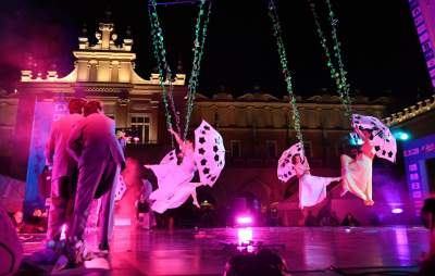 Podniebny spektakl na Rynku Głównym w Krakowie. Rewelacja! - zdjęcie 28