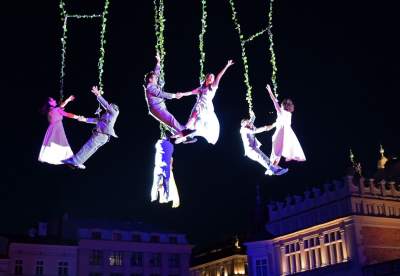 Podniebny spektakl na Rynku Głównym w Krakowie. Rewelacja! - zdjęcie 16