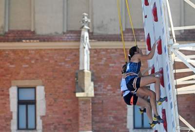Wspinaczkowe szaleństwo na Rynku Głównym w Krakowie - zdjęcie 40