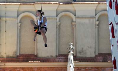 Wspinaczkowe szaleństwo na Rynku Głównym w Krakowie - zdjęcie 43