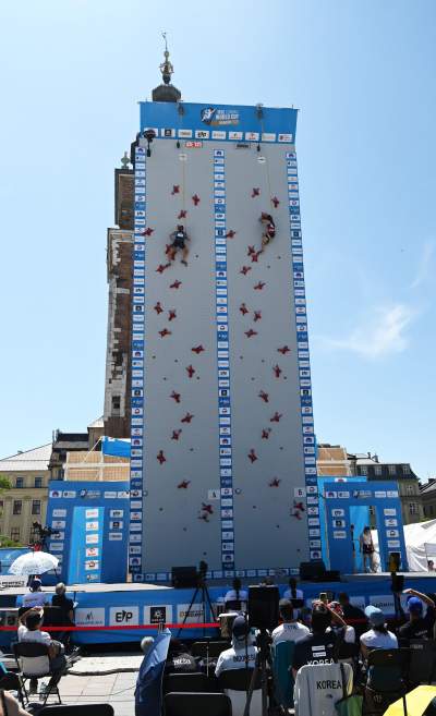 Wspinaczkowe szaleństwo na Rynku Głównym w Krakowie - zdjęcie 25