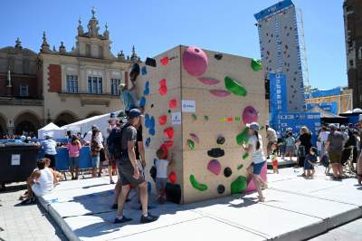 Wspinaczkowe szaleństwo na Rynku Głównym w Krakowie - zdjęcie 28