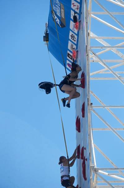 Wspinaczkowe szaleństwo na Rynku Głównym w Krakowie - zdjęcie 35