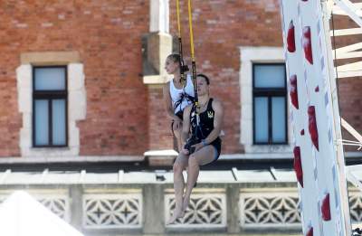 Wspinaczkowe szaleństwo na Rynku Głównym w Krakowie - zdjęcie 37