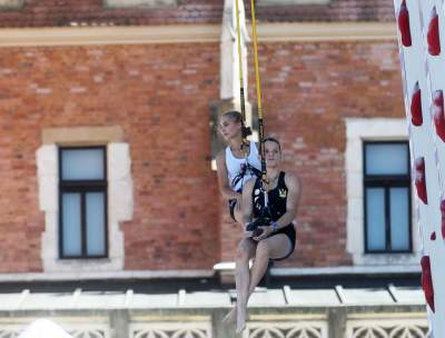 Wspinaczkowe szaleństwo na Rynku Głównym w Krakowie - zdjęcie 36