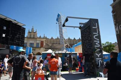 Wspinaczkowe szaleństwo na Rynku Głównym w Krakowie - zdjęcie 30