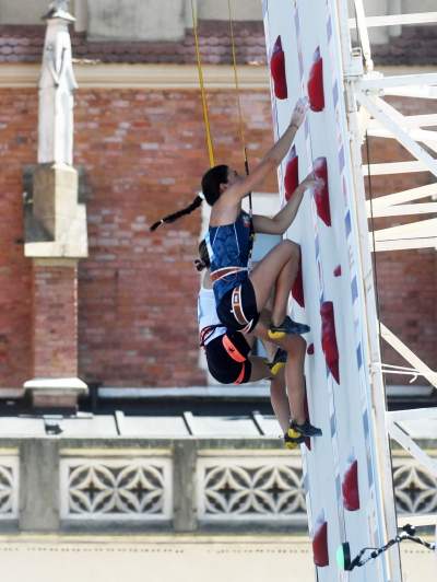Wspinaczkowe szaleństwo na Rynku Głównym w Krakowie - zdjęcie 39