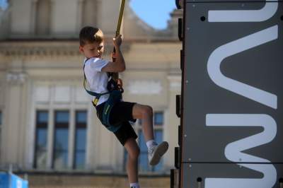 Wspinaczkowe szaleństwo na Rynku Głównym w Krakowie - zdjęcie 34
