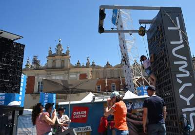 Wspinaczkowe szaleństwo na Rynku Głównym w Krakowie - zdjęcie 44