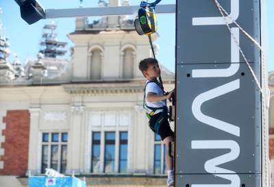 Wspinaczkowe szaleństwo na Rynku Głównym w Krakowie - zdjęcie 31