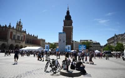 Wspinaczkowe szaleństwo na Rynku Głównym w Krakowie - zdjęcie 1