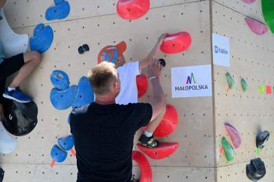 Wspinaczkowe szaleństwo na Rynku Głównym w Krakowie - zdjęcie 27